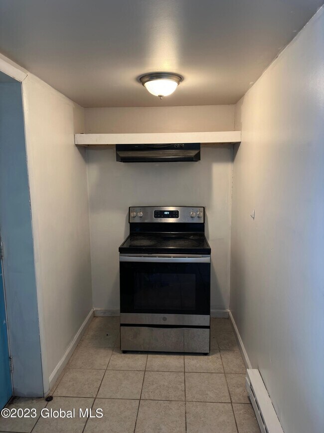 15 Peyster St Unit Basement, Albany, NY 12208 Room for Rent in Albany