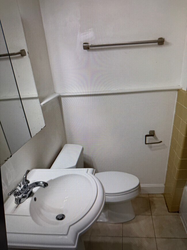 Fotografía del edificio - 1575 N Colonial Ter