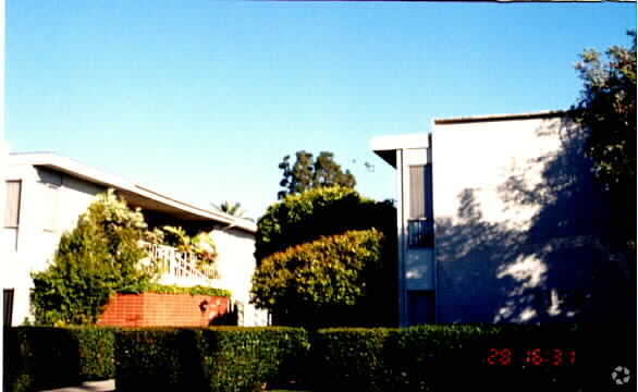 Building Photo - 1156 Rutland Rd