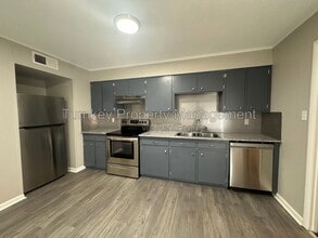 Building Photo - 1821 Sanford Dr