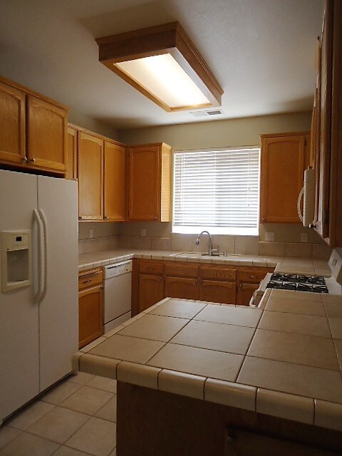 Building Photo - 2070 Chadwick Dr