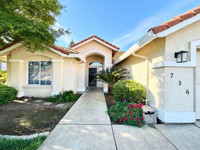 Photo - 736 Redwing Dr House