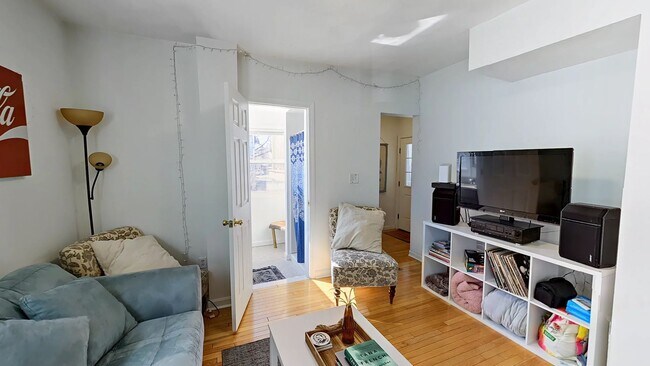 Foto del edificio - Somerville 5bed 2bath available 9/1/2026 - Modern Apartment $4995