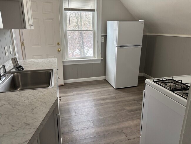 kitchen - 19 North Ave