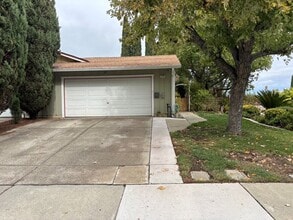 Building Photo - 1700 Mahogany Way