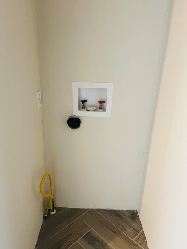 Building Photo - Newly remodeled home with 2nd kitchen in the basement
