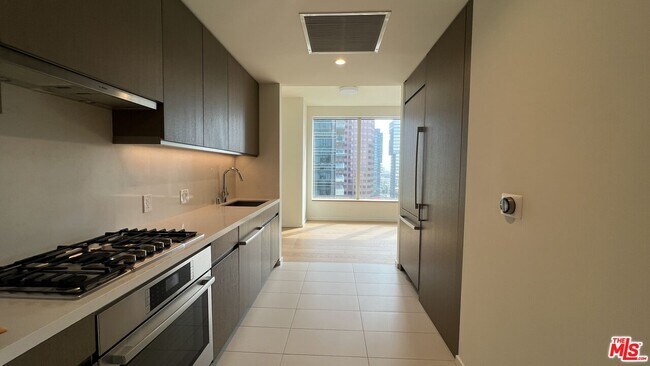 Building Photo - 889 Francisco St