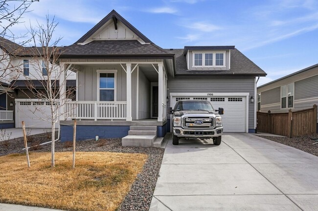 Building Photo - Modern Home in Brighton!