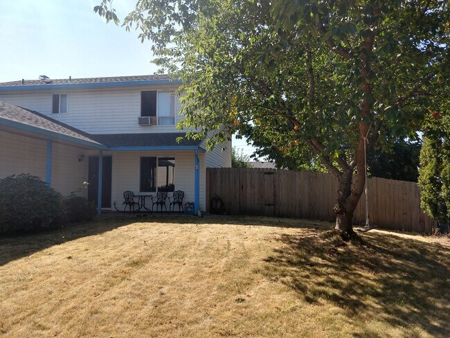 Building Photo - 14305 SE 8th St