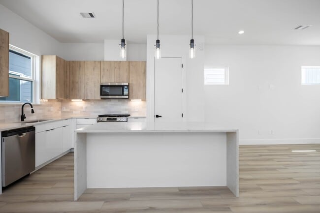 Photo - 6737 Peerless St Townhome