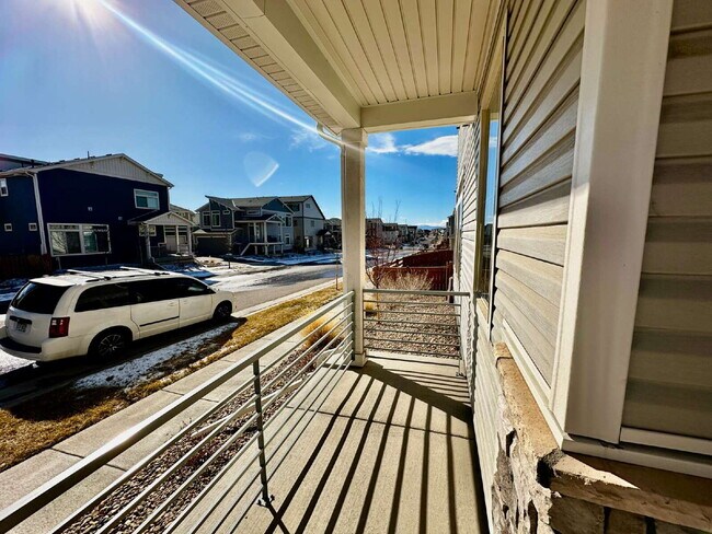 Building Photo - "Charming and spacious 3-Bed Sanctuary with 2.5 Baths the Reunion Community in Commerce City!"