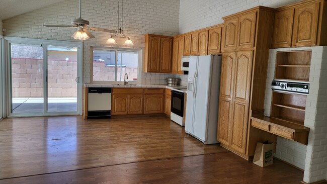 Building Photo - 3815 Patrick Henry Pl