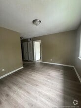 Building Photo - 2122 Malloy St