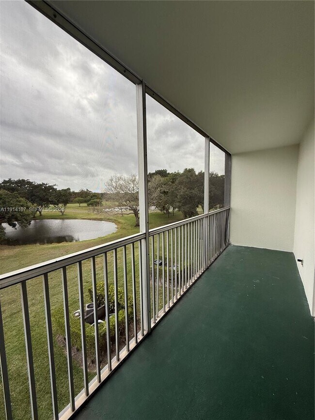 Foto del edificio - 13250 SW 4th Ct