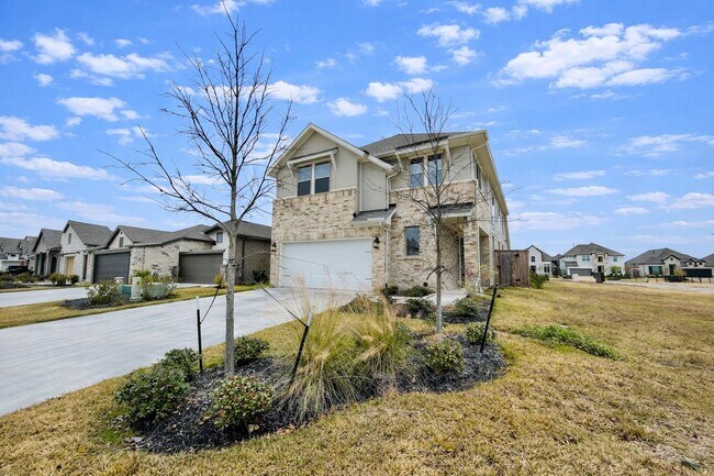 Building Photo - 553 Sand Branch Dr