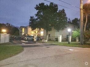 Building Photo - 633 S Palmetto Ave