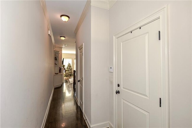 Building Photo - 4175 Mansion Way