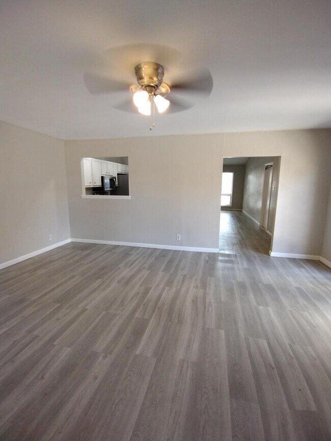 Foto del edificio - 2706 Lake Meadow St