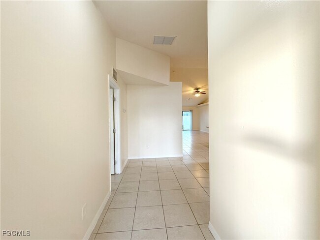 Foto del edificio - 411 Nicholas Pkwy W