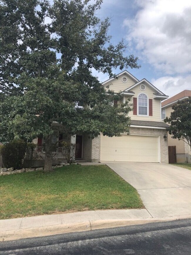 Foto del edificio - Beautiful home in gated community