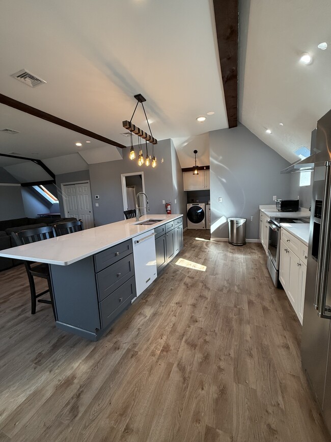 Building Photo - 10 High St