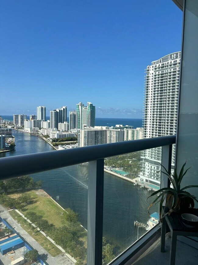 Building Photo - 2602 E Hallandale Beach Blvd