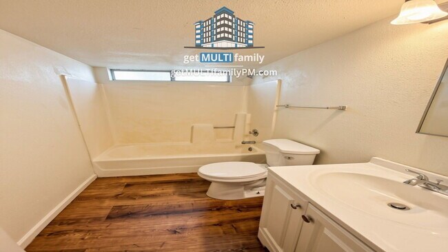 Foto del edificio - 7120 N 66th Dr