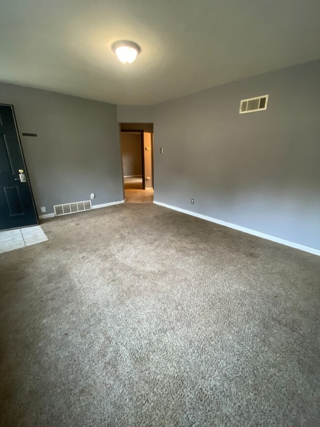 Building Photo - 9869 Dennis Dr