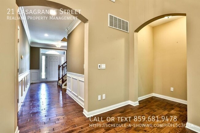 Building Photo - 21 Casagrande St