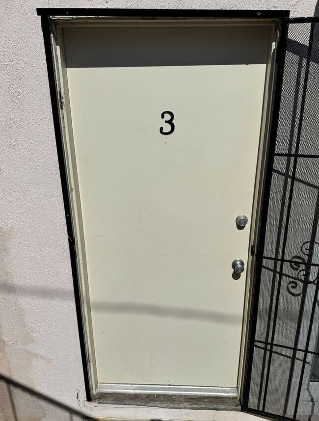 Foto del edificio - Bright Ground-Level 2-Bedroom with Great Storage