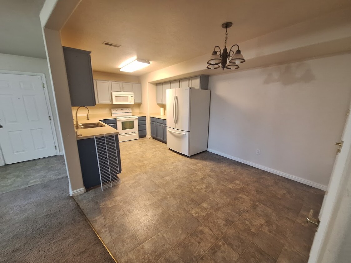 Kitchen area, new fridge and dishwasher. - 3314 E South Ridge Rd