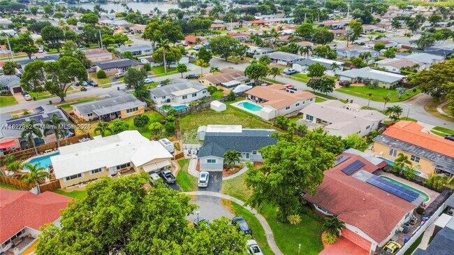 Foto del edificio - 8441 NW 18th St