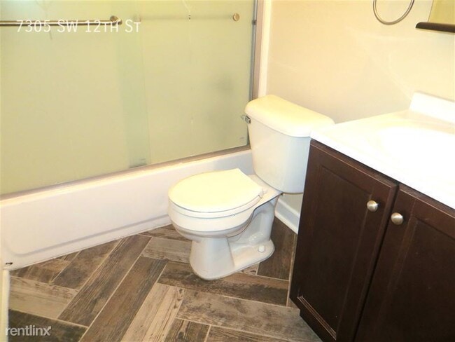 Foto del edificio - 7305 SW 12th St