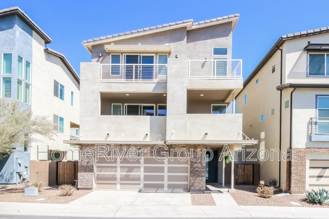 Building Photo - 7024 W Corona Dr