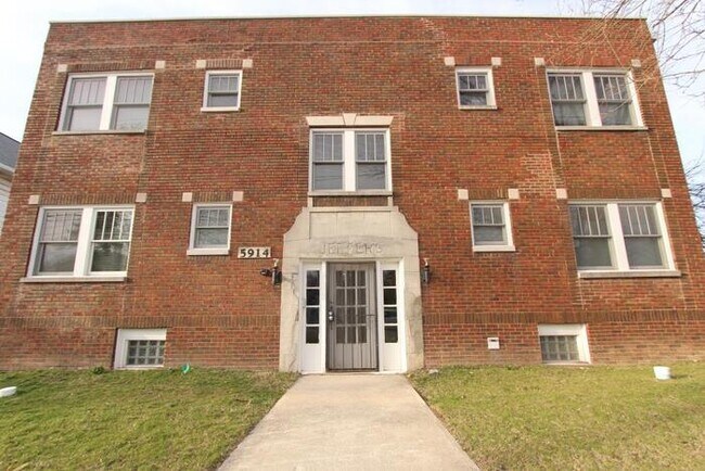 Building Photo - 5914 E Washington St