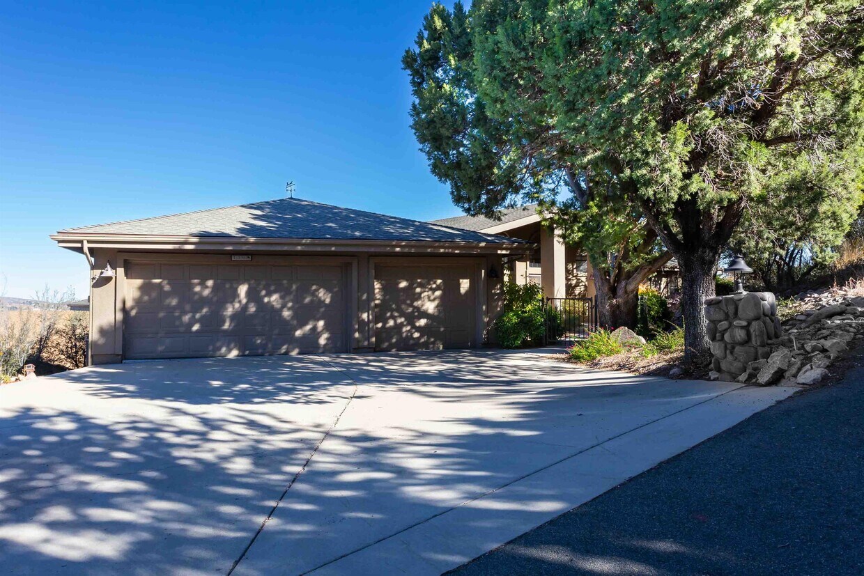 Primary Photo - 1109 Northwood Loop