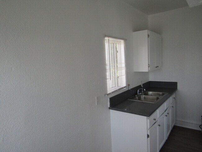 Building Photo - 3811 Montclair St