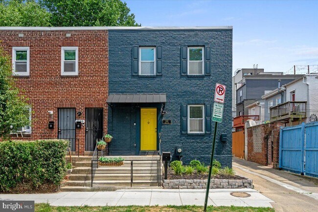 Building Photo - 1101 16th St NE