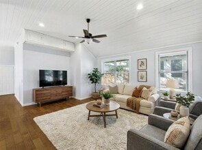 Building Photo - 1811 Waterston Ave