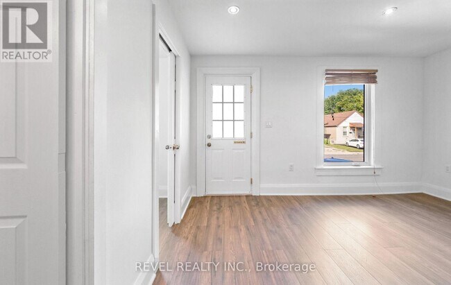 Photo du bâtiment - 69 Rockcliffe Blvd