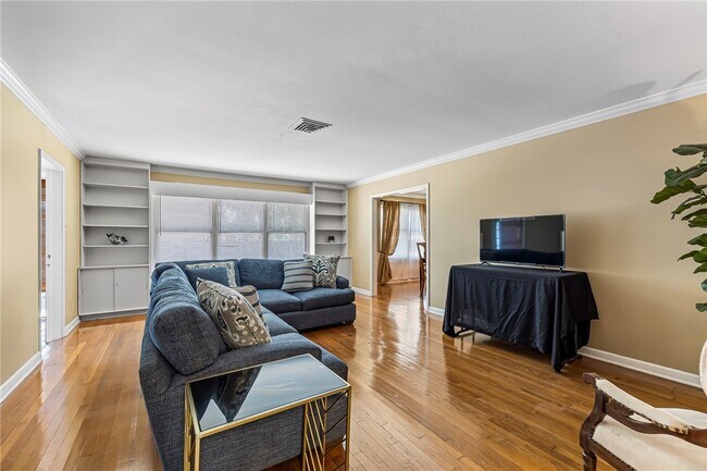 Building Photo - 453 Santa Monica Pl