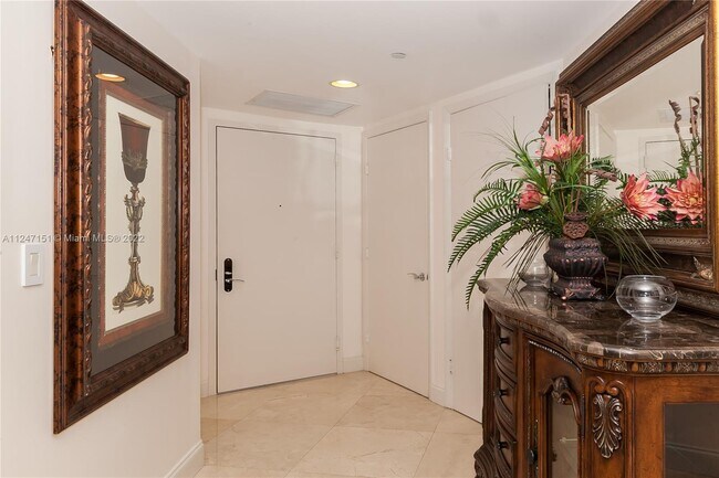 Building Photo - 1830 S Ocean Dr