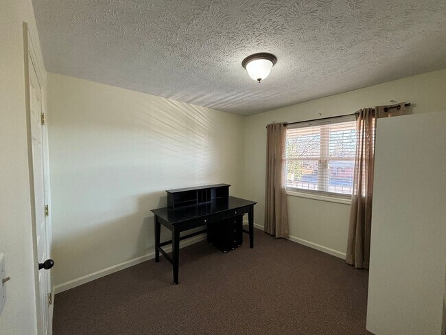 Foto del edificio - VILLAGE NORTH CONDO- 426 N. Donahue #14