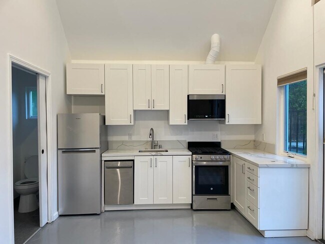Full kitchen - 1255 S Genesee Ave