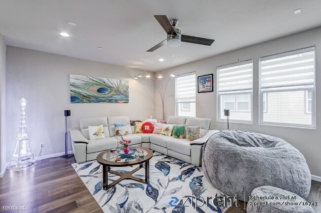 Building Photo - 4 br, 3.5 bath Townhome - 5637 Melodia Cir...