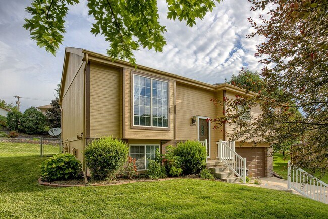 Foto del edificio - Must See Elkhorn 3 Bedroom!!