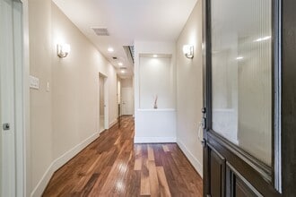 Building Photo - 5425 Hidalgo St