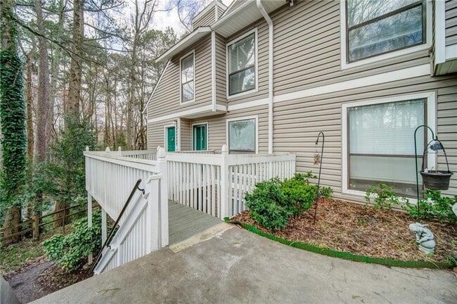 Building Photo - 903 Wynnes Ridge Cir SE