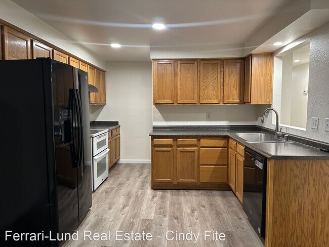 Building Photo - 3 br, 2 bath House - 6796 Honeysuckle Dr
