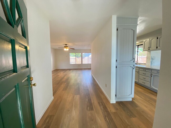 Foto del edificio - Remodeled 3 Bedroom 2 Bath Stonewood Estat...